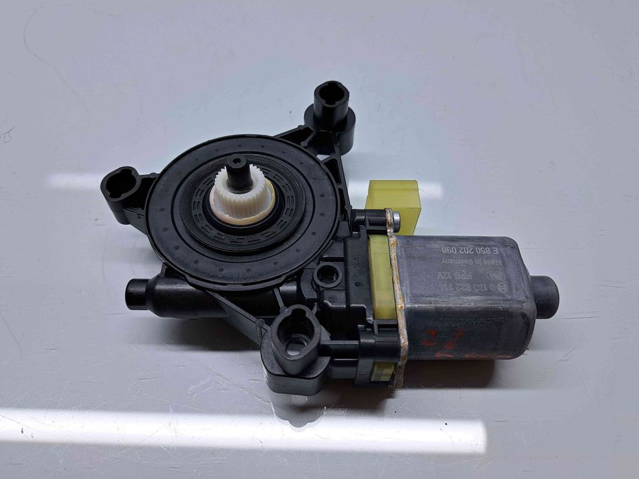 Motoras geam dreapta spate Skoda Superb III Combi (3V5) [Fabr 2015-202