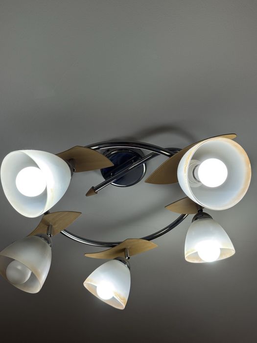 Продам люстру в хорошем состоянии