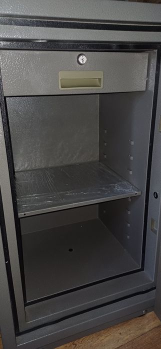 Огнестойкий сейф отличный