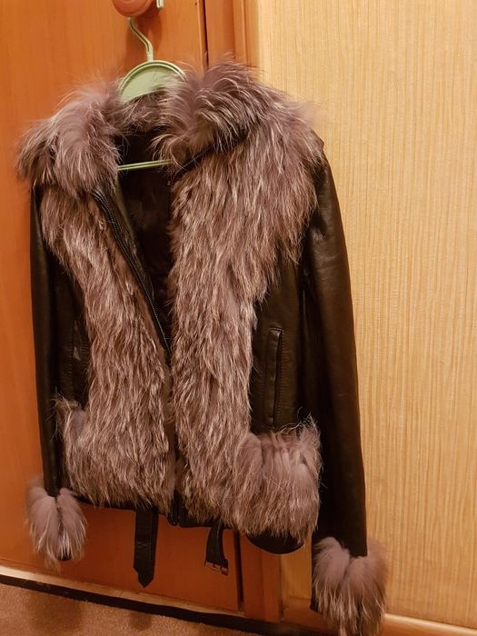 Тёплая женская куртка с капюшоном