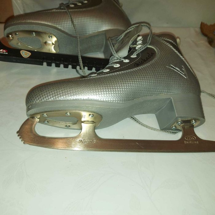 коньки фигурные женские Botas 40 размер