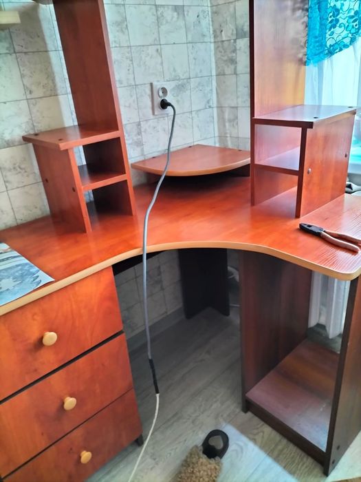 Продам компьютерный стол