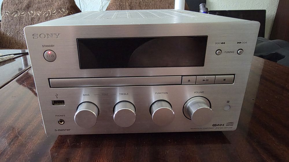 Аудио система Sony CMT-G1iP, CD плеър, Тунер FM, USB, AUX, 2x50W