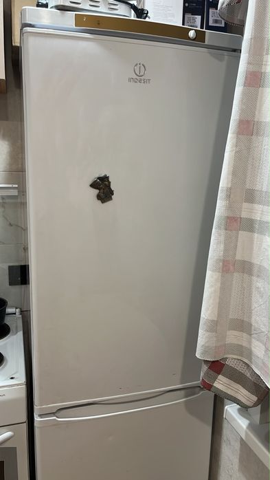 Продам холодильник