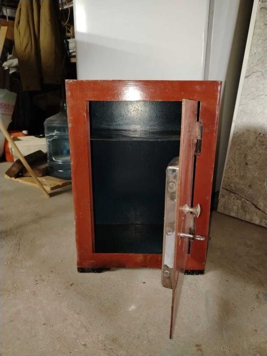 продам металлический сейф