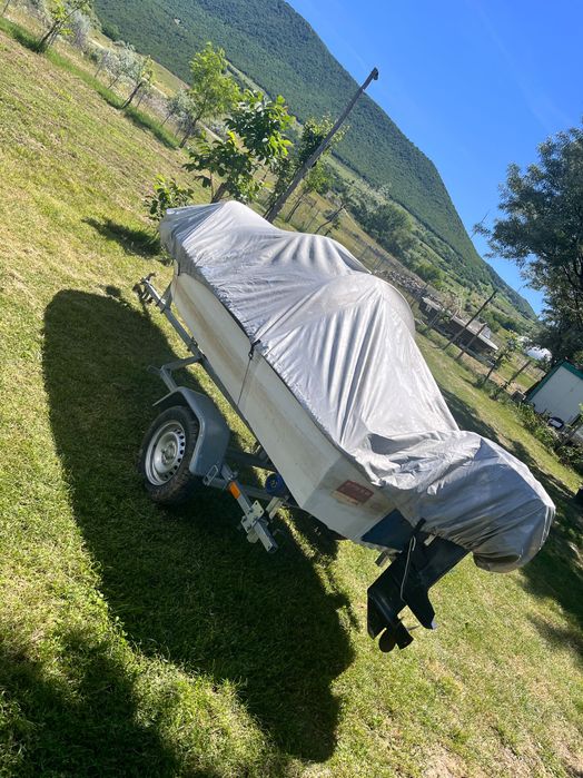 Barcă cu motor 28cp