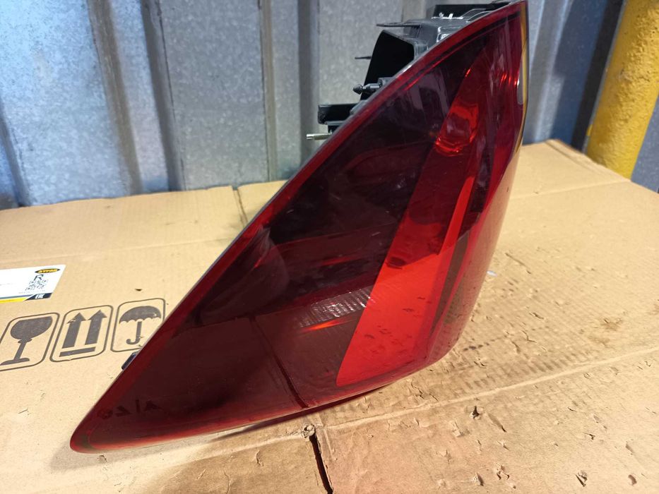 stop dreapta dacia  , sandero