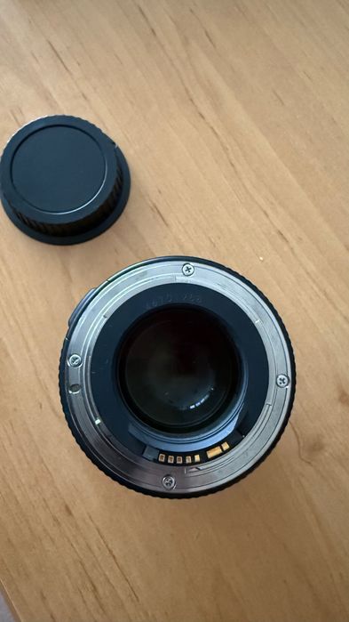 Canon EF 85mm 1:1.8