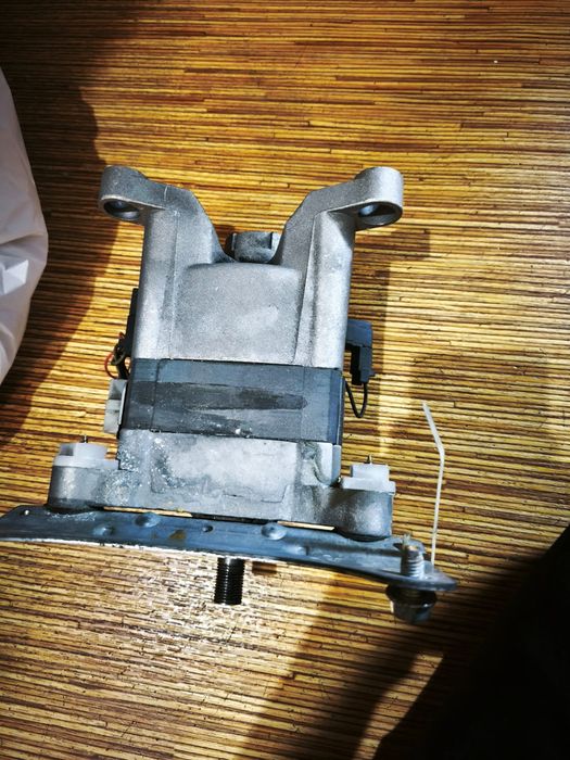 Продам двигатель от стиральной машинки Индезит