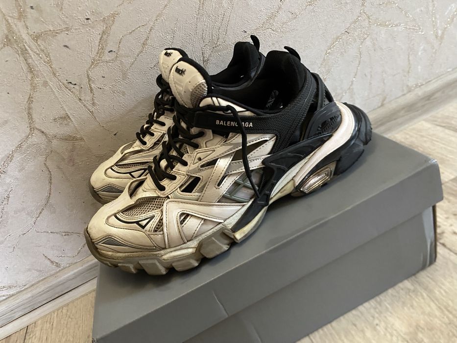 Balenciaga track2