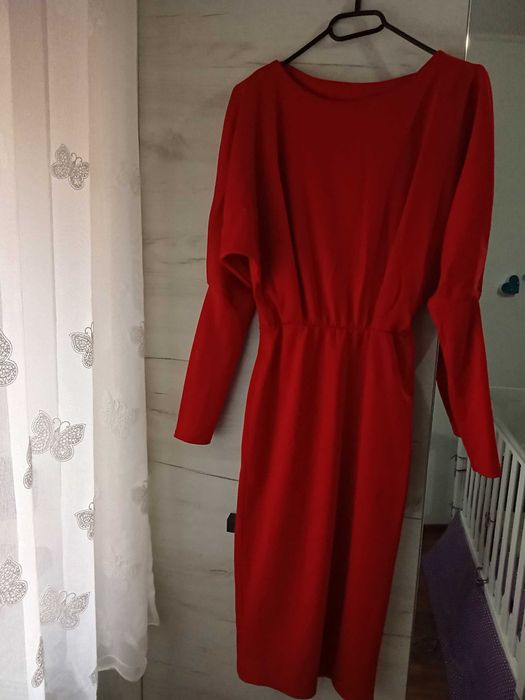 Rochie midi elegantă. A fost cumparata de pe Born2be (Puțin elastică)