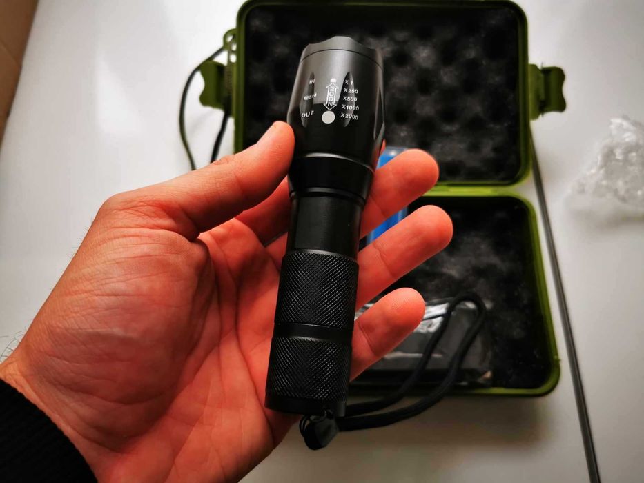 Lanterna LED puternica reincarcabila acumulator 18650