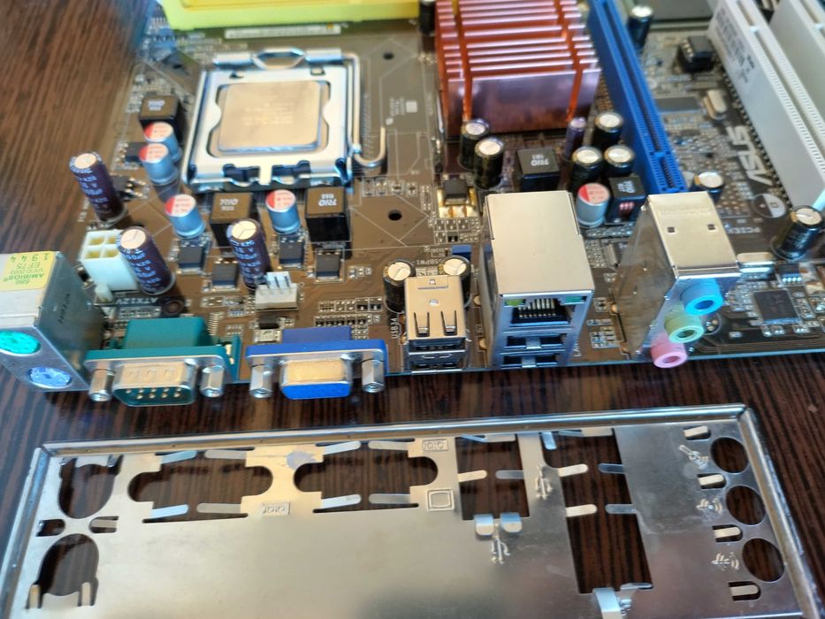Placa ASUS, socket 775 + Core2Duo E7300,testata