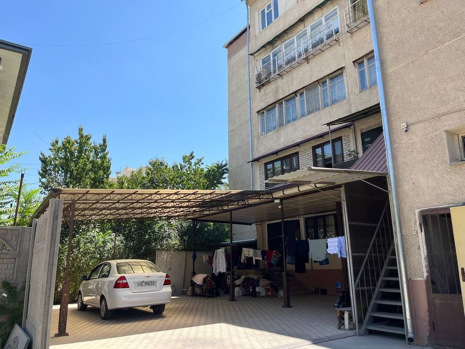 Продается 4 комн квартира
