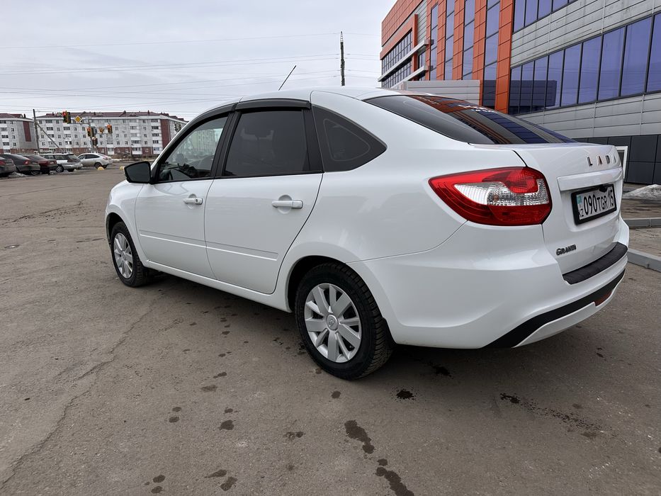 LADA granta 2023 год