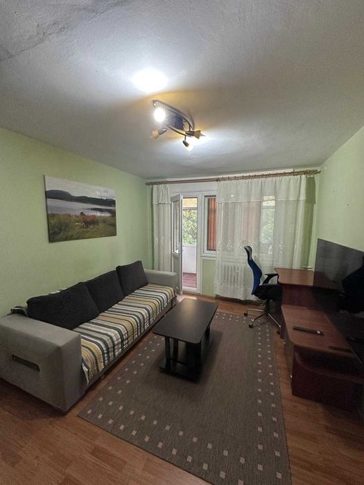 Apartament 3 camere, 66 m², etaj 2/4 – gata de mutat, zonă liniștită, aproape de Palas