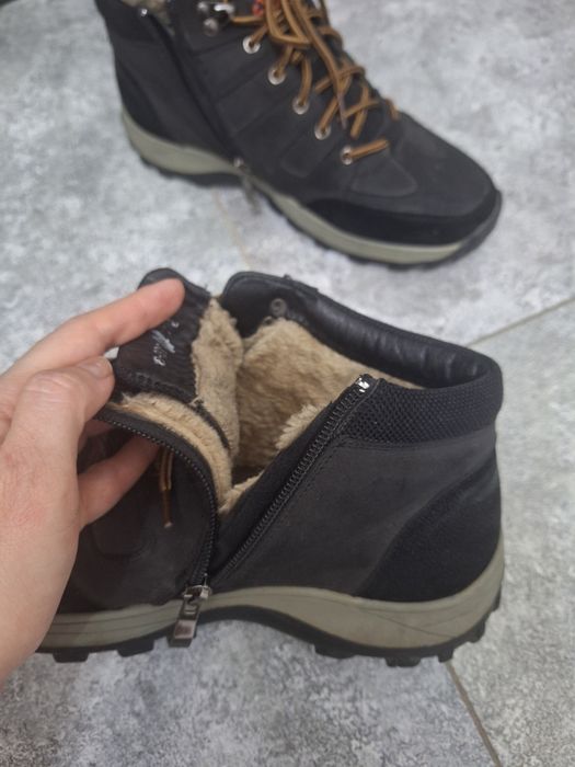 Продам мужские ботинки