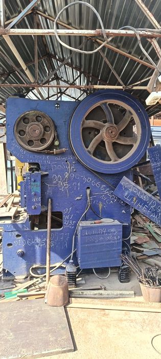 Гильотина/ GILЬOTINA механические Sotiladi 2.35 uzunligi kesadi 20 mm