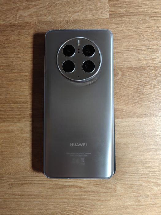 Huawei Mate 50 Pro cu card SD