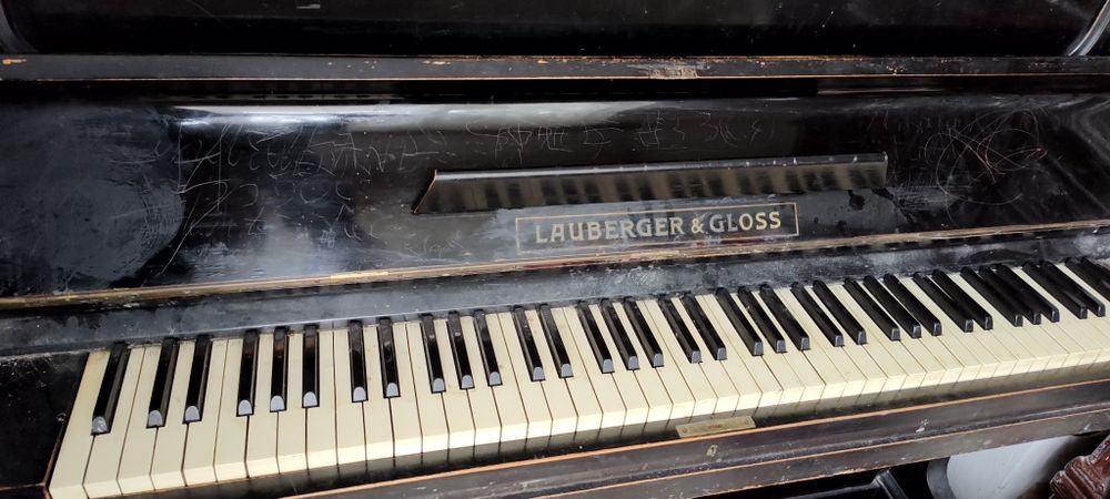 Vând pianină Lauberger&Gloss