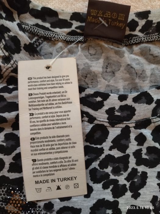 Продам  футболку со стразами