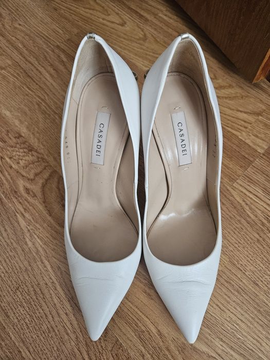 Pantofi Casadei albi