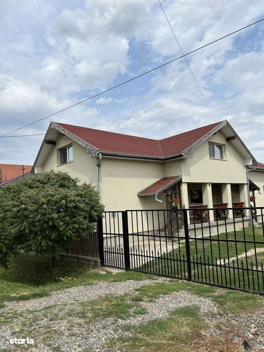 Casă Lazuri