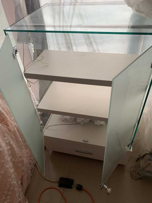 ЛУКСОЗНА ВИТРИНА italy 2 броя на цена 300 лева цена