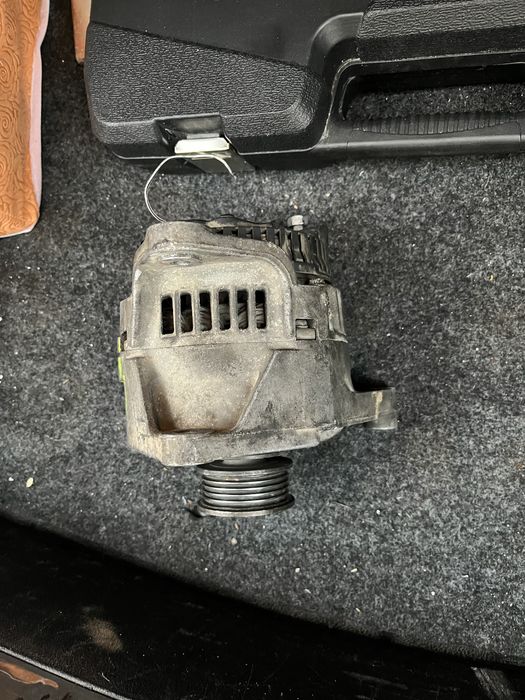 Продам генератор на passat