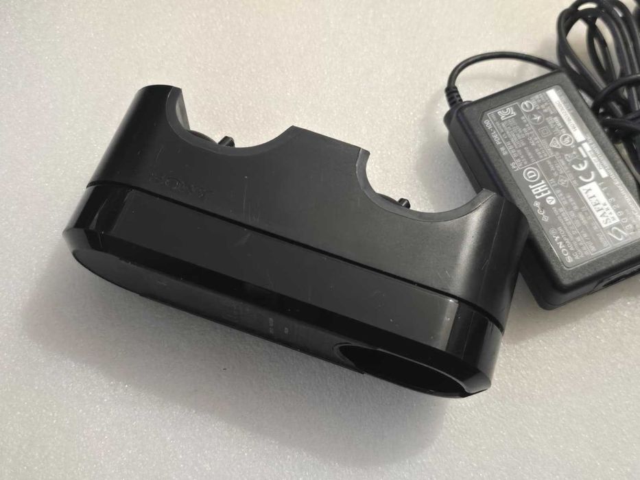 Stație de încărcare originala Sony PlayStation 4 (CUH-ZDC1), Alimentator Inclus