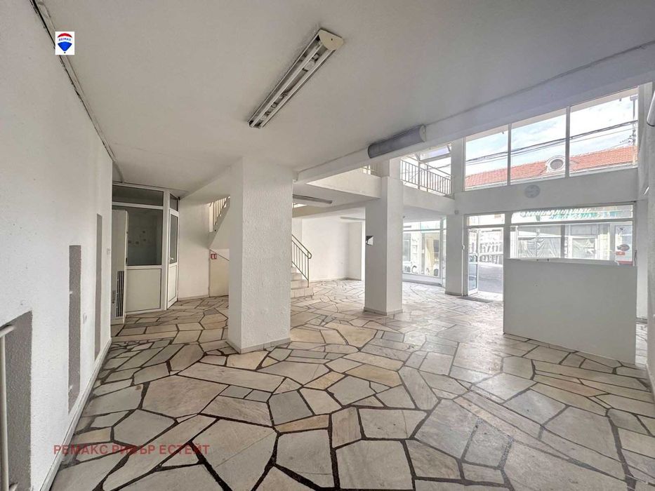 Дава се под наем Магазин в Русе, Център - 330 кв.м за 1275 € - Снимка #11