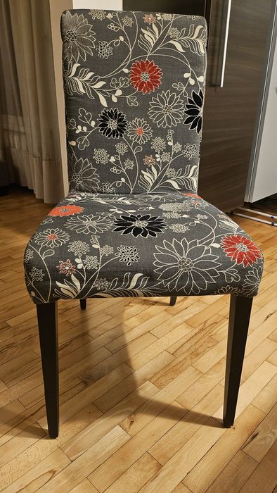 4 ÷ 2  стола за трапезария