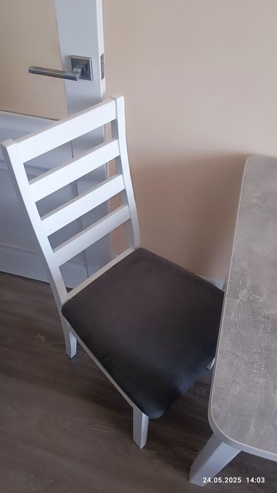 Стол и стулия 6 шт