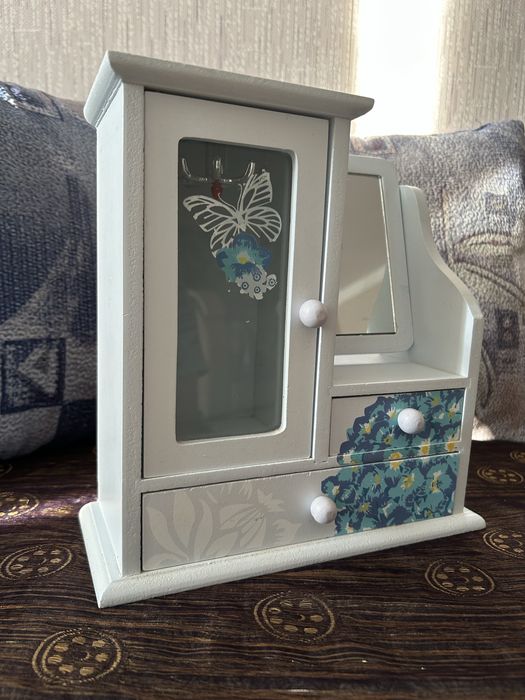 Шкатулка для украшений