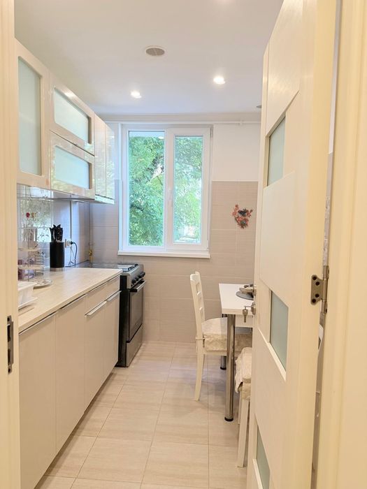 Proprietar închiriez apartament 3 camere Metrou Grivitei