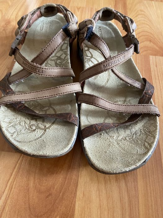 Сандали Merrel,стелка 25см,леки,удобни и запазвни!