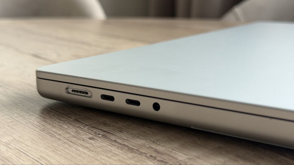MacBook Pro 16″ M2 Pro