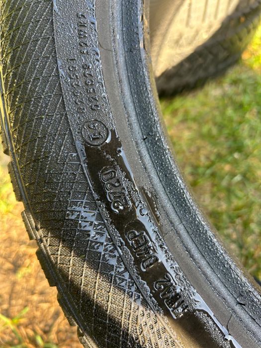 Set 2 anvelope de iarna Continental 245/45 R19