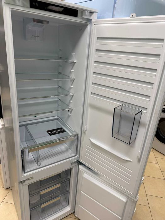 Хладилник за вграждане AEG SCE819E5TS