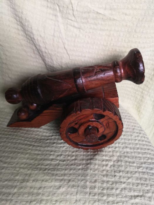 sculptura lemn , piesa strunjita, tun de lemn