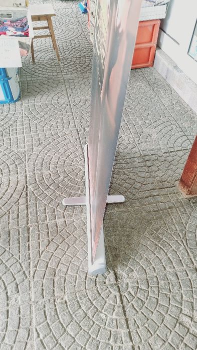 Продавам стойка за шрайпроектор и за плакати с калъф за пренасяне