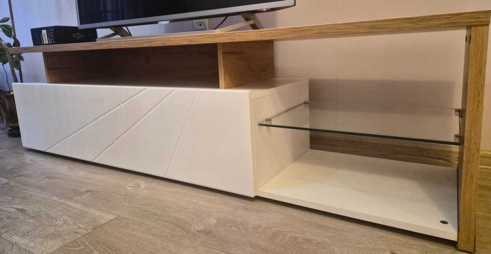 Шкаф/ Скрин за телевизор