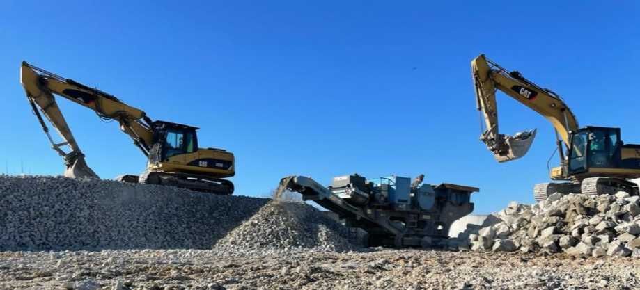 Închiriere excavatoare și utilaje construcții cu operator | DemoTech