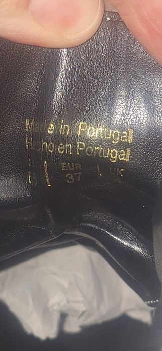 Ghete din piele, albe