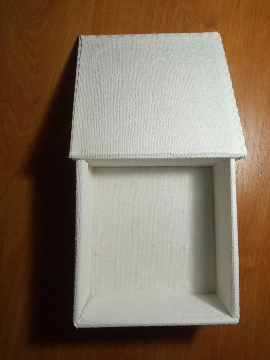 Брендовая коробка Ermenigildo Zegna и белая шкатулка.Цена30тыс за все