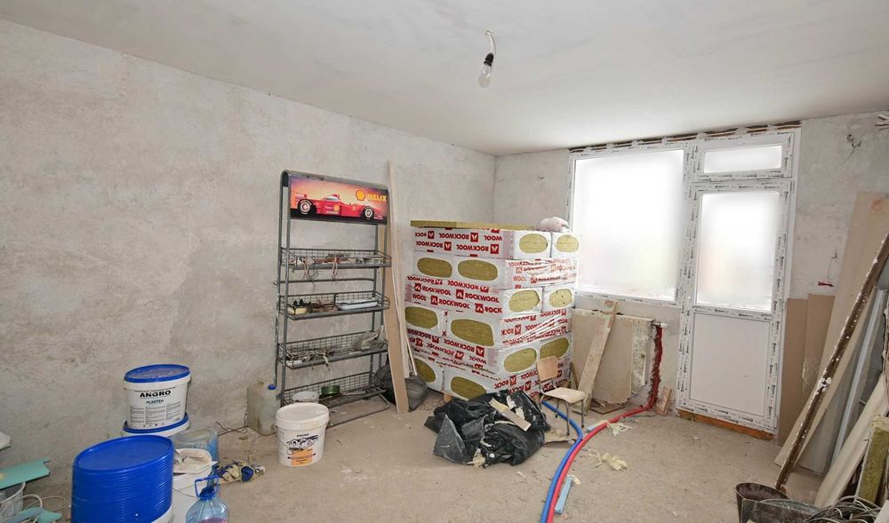 Самостоятелна, двуетажна, масивна къща в гр. Радомир