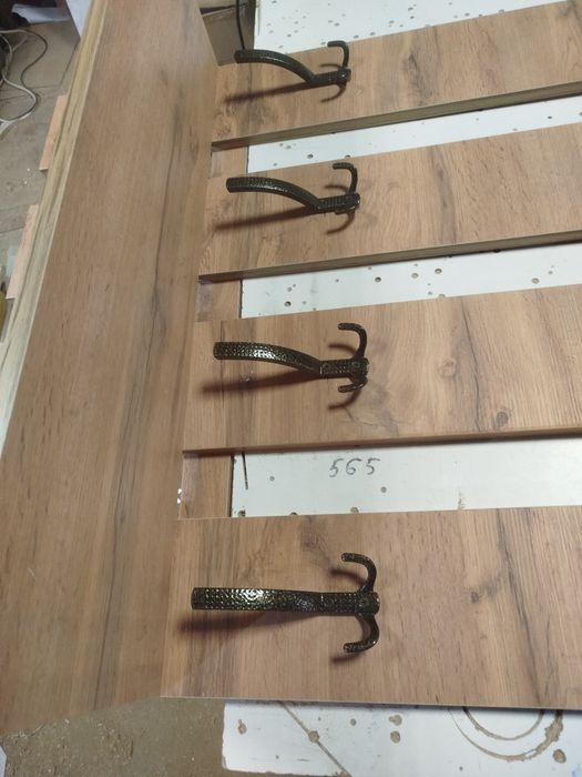 Продам вешалку в прихожую