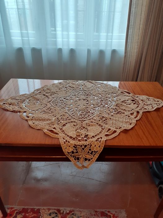 Vând fețe de masă din macrame