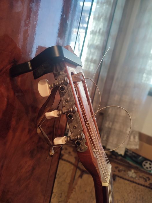 Гитара музима ресоната