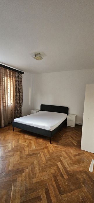 Inchiriez apartament in cartier Plopilor.